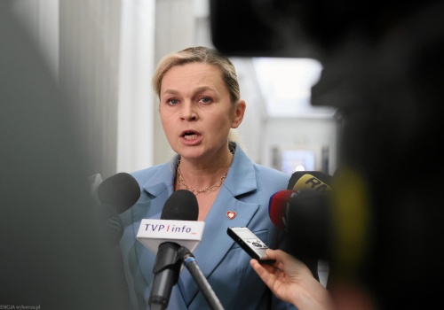 Powrót do przysposobienia obronnego? Szefowa MEN o dużych zmianach w szkołach