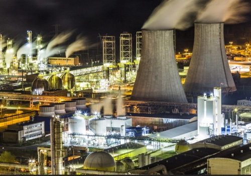 Azoty dementują wstrzymanie produkcji, ale blokują nowe kontrakty. Wskazano co jest problemem