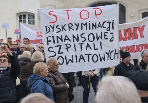 30 lat nic nie dało? Dyrektorzy szpitali o chaosie, lawirowaniu i rosnących kosztach płac