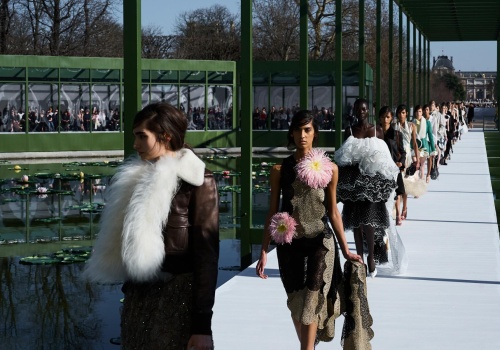 Dior jesień-zima 2026/27: najpiękniejsza kolekcja Jonathana Andersona trafiła właśnie na wybieg