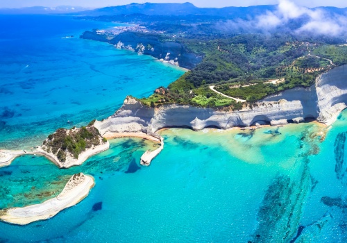 Majowy wypoczynek na Korfu 🇬🇷☀️💙 Loty z Warszawy i 3* hotel blisko plaży za 749 PLN