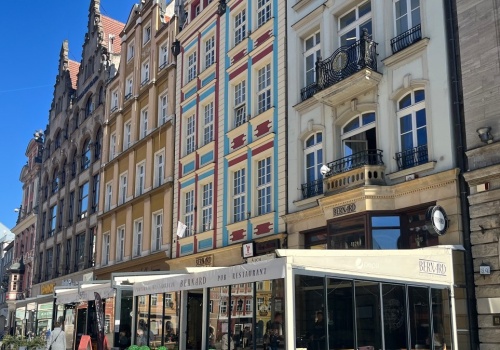 Szklane ogródki znikną z wrocławskiego Rynku? Miasto grozi karą finansową