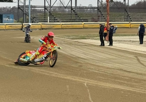 Żużel. Kolejny dzień treningów w Chorwacji i Słowenii. Kapitan ROW-u udał się do Francji