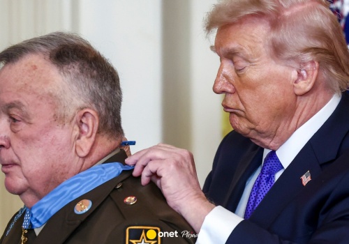 Donald Trump obiektem kpin. Prawie 