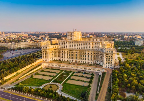 Ekstra ✨ Bardzo tania wycieczka do Bukaresztu za jedyne 371 PLN 🇷🇴 Loty i hotel w cenie 😍