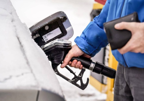 Cenowy szok na stacjach paliw. Kiedy tankować, by zapłacić najmniej?