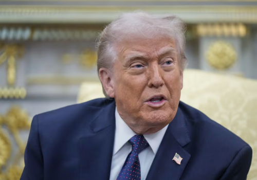 Trump twierdzi, że Marynarka Wojenna USA mogłaby eskortować tankowce przez Cieśninę Ormuz