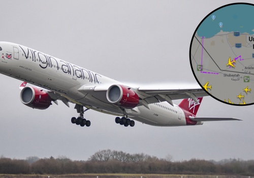 Ten lot do Dubaju śledziło 27 tys. osób. Pilot wykonywał na niebie dziwne manewry