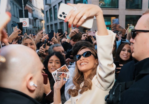 Modowe popisy Belli Hadid w Mediolanie. Lansuje gorący trend 2026