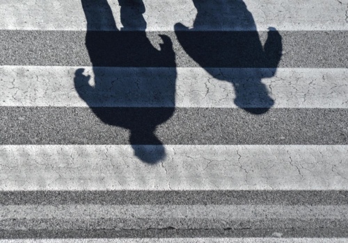 Wymagamy tyle od kierowców, ale niech piesi też się postarają. Choćby przez sygnalizowanie zamiaru przejścia