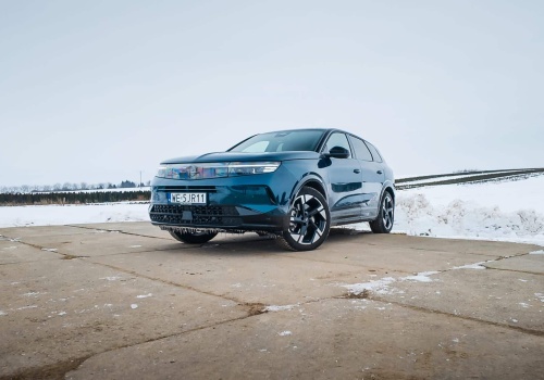 Test Opel Grandland – duża kabina z prądem
