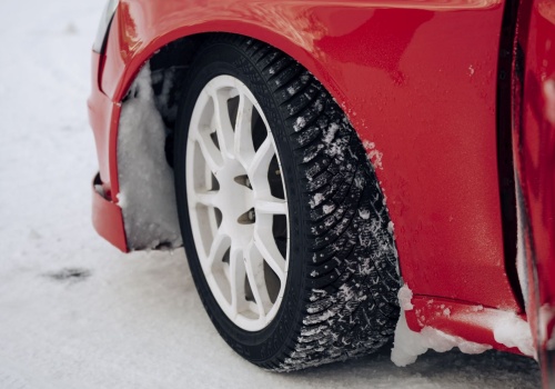 Opona z kolcami, które „myślą”. Nowa Nokian Hakkapeliitta 01 zmienia zasady gry