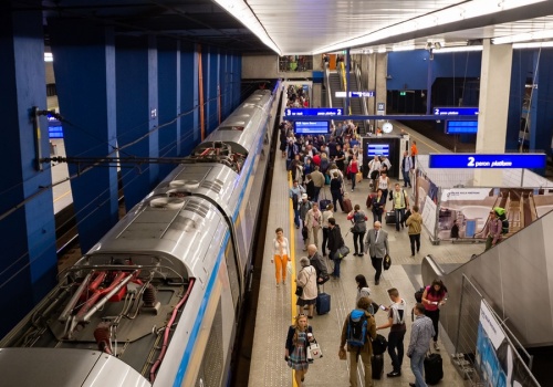 Tyle zarabiają najbogatsi Polacy z górnych 10 proc., a tylu dostaje minimalną. Nowe dane GUS