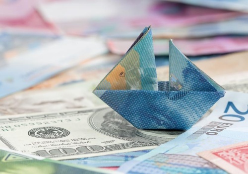 Złoty odrabia straty po wtorkowym laniu. Kurs euro spada z blisko rocznego szczytu