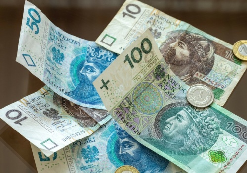 GUS podał liczby. Tyle naprawdę zarabiają Polacy