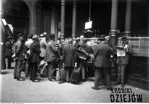 Płacili walizkami pieniędzy. Banknoty były mniej warte niż torby