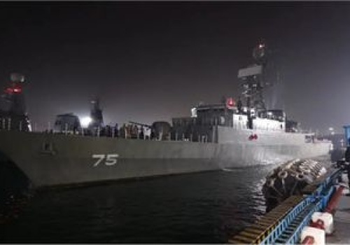 101 osób zaginionych. Irański okręt tonie na Oceanie Indyjskim