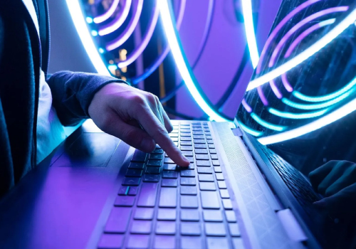 Policja wzmacnia walkę z przestępczością w sieci. W komendach wojewódzkich powstały nowe wydziały