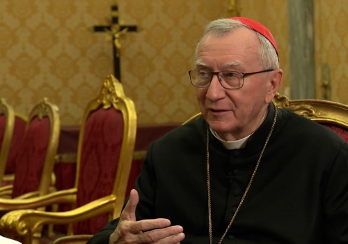 Kard. Parolin: wojny prewencyjne grożą podpaleniem świata