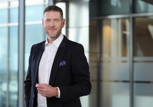 W co powinien inwestować dziś 40-latek z klasy średniej w erze wojen i ryzyka? Ekspert: Jak zobaczyłem, co kupują Polacy, byłem zdziwiony