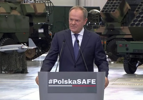 Konfederacja i PiS mają problem. Co trzeci prawicowiec jest za SAFE