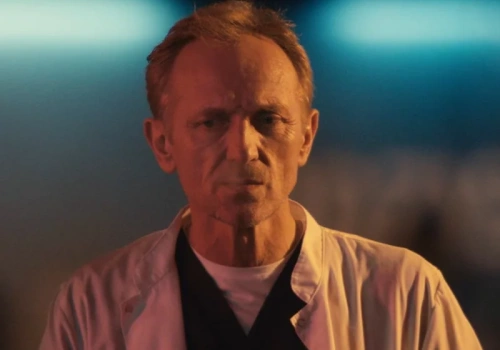 Mroczny thriller medyczny z Andrzejem Chyrą. Zaraz wlatuje na ekrany TV