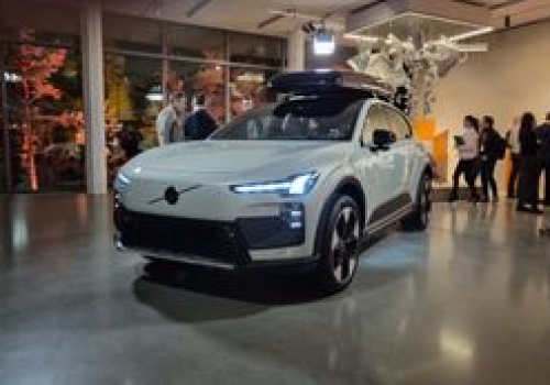 Ludzie zamawiają w ciemno. Fabryka nie nadąża z produkcją