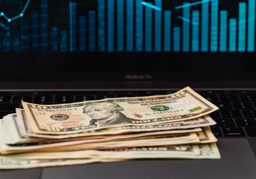 Atak na Iran zabujał rynkami. Nagły zwrot kursu dolara, sufit przebity