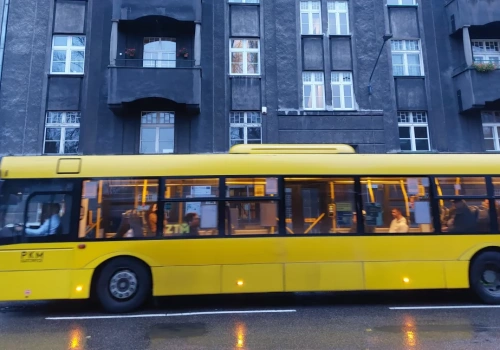 Kolejne autobusy mają wzmocnić flotę PKM-y. Tym razem to nie pojazdy na paliwa alternatywne