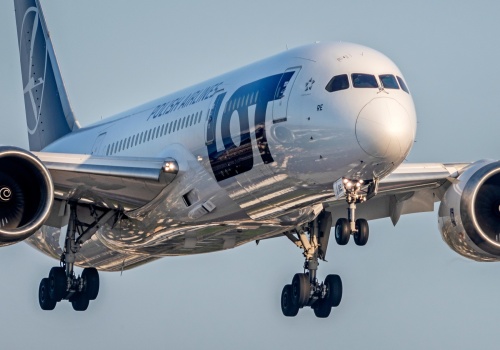 Kto poleci specjalnym samolotem z Malediwów i Sri Lanki? Rzecznik PLL LOT komentuje