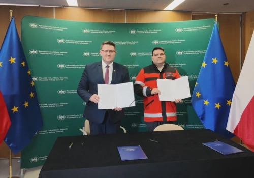 Nowy samochód i dofinansowanie do pompy ciepła dla Wojewódzkiego Pogotowia Ratunkowego w Katowicach