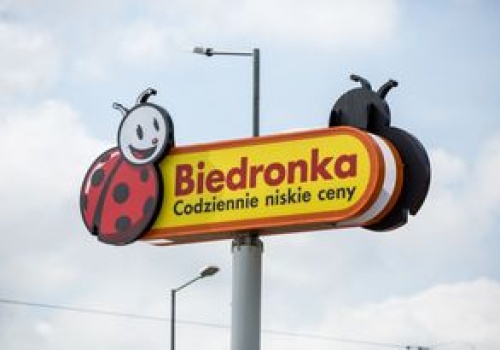 Biedronka znowu porównuje ceny. Sieć pokazała nowe banery