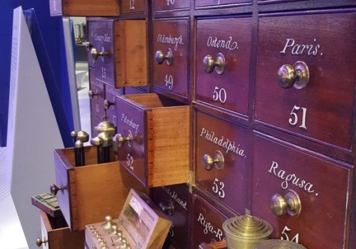 Szafa katalogowa na zagraniczne wzorce wag