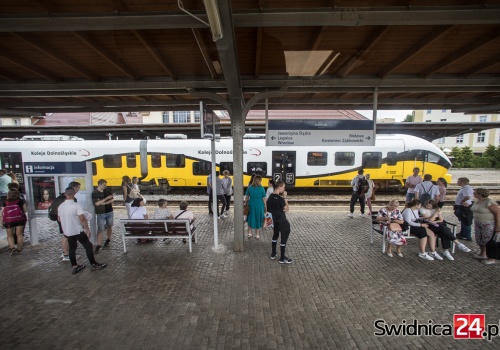 Nadjeżdża nowy rozkład jazdy. Będą remontowe utrudnienia na niektórych trasach. Co z połączeniami do Skalnego Miasta?