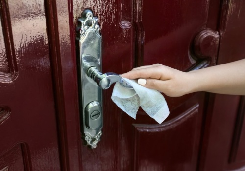 Co roku na wiosnę przecieram tym drzwi. Dzięki temu uciążliwy problem zniknął