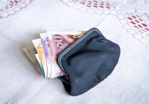 Ostrzeżenie dla emerytów. Więcej z nich zapłaci podatek dochodowy