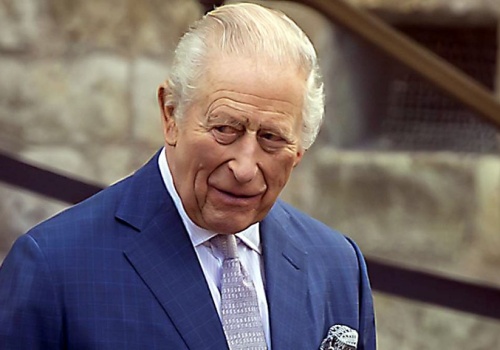 Karol III rozważa abdykację. William może objąć tron w ciągu roku