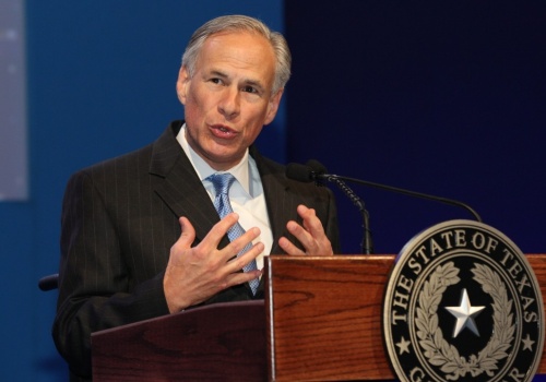 Gubernator Teksasu z nagraniem z wojny w Iranie. Tylko że był to film z gry