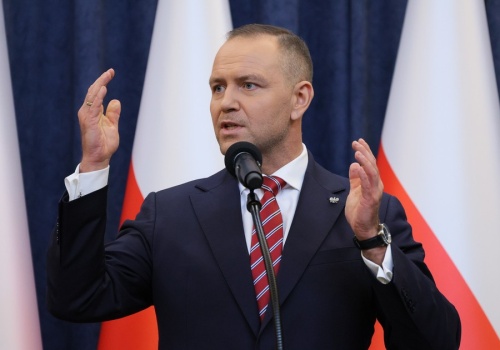 Spór o SAFE wchodzi w nową fazę. PiS obudował ten program absurdalnymi mitami