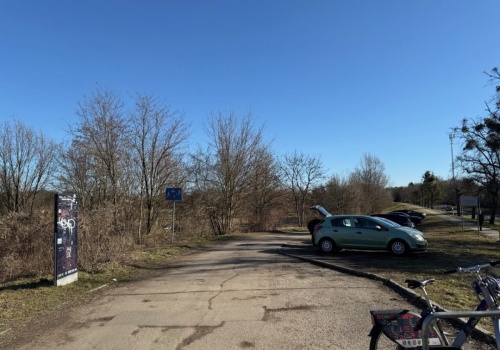 Przy Kładce Zwierzynieckiej powstanie parking na 60 aut i 30 autokarów.