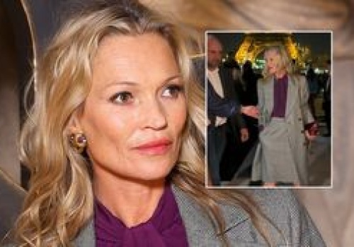 Kate Moss znienacka wybuchła na Paris Fashion Week. 