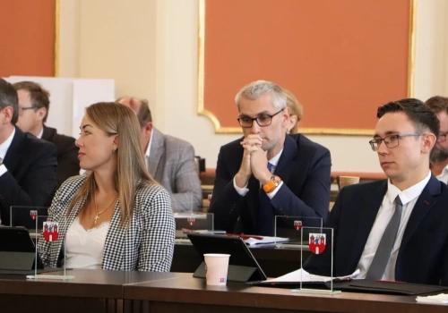 Postępowanie w sprawie mandatu radnego w Kaliszu. Nadzwyczajna komisja po piśmie Wojewody