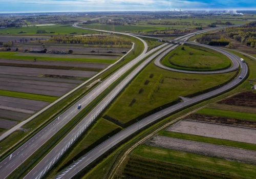 Uwaga kierowcy! Nowe przepisy drogowe. Prędkość i zatrzymanie prawa jazdy. Obowiązek noszenia kasku