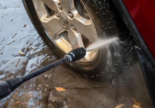 Kierowcy popełniają ten błąd na myjni bezdotykowej. Auto po chwili znów jest brudne