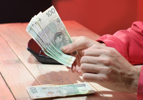 Sprawdź, czy twój pracodawca łamie przepisy. Ten dzień miesiąca to maksimum