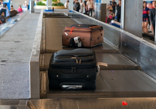 Dlaczego lepiej nie podróżować z czarną walizką? Ten powód jest naprawdę szokujący