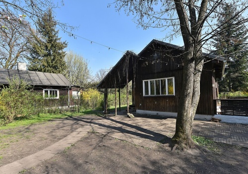 Czynsze za domki fińskie poszły w górę na Jazdowie o 236 proc. Stare umowy wygasły