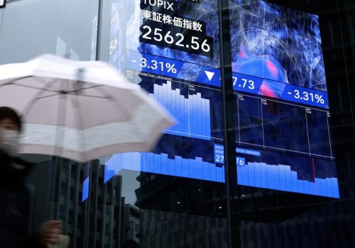 Odreagowanie na rynkach, polityczny szczyt w Chinach, konferencja szefa NBP