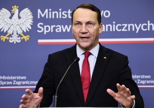 MSZ ostrzega Polaków. Nie leć na wakacje do tych krajów, grozi Ci niebezpieczeństwo