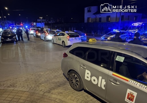 Policja sprawdzała przewozy na aplikację. Trzech cudzoziemców z decyzją o wydaleniu